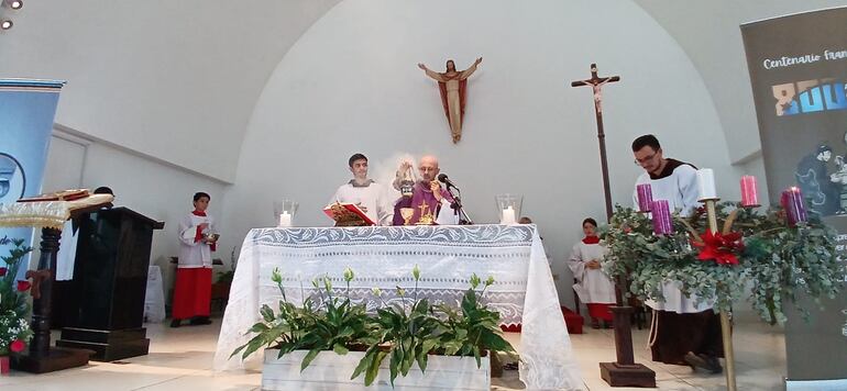 El hermano Mariosvaldo Florentino se encargó de la misa de bendición del pesebre e inicio del Jubileo por los 800 años del pesebre.