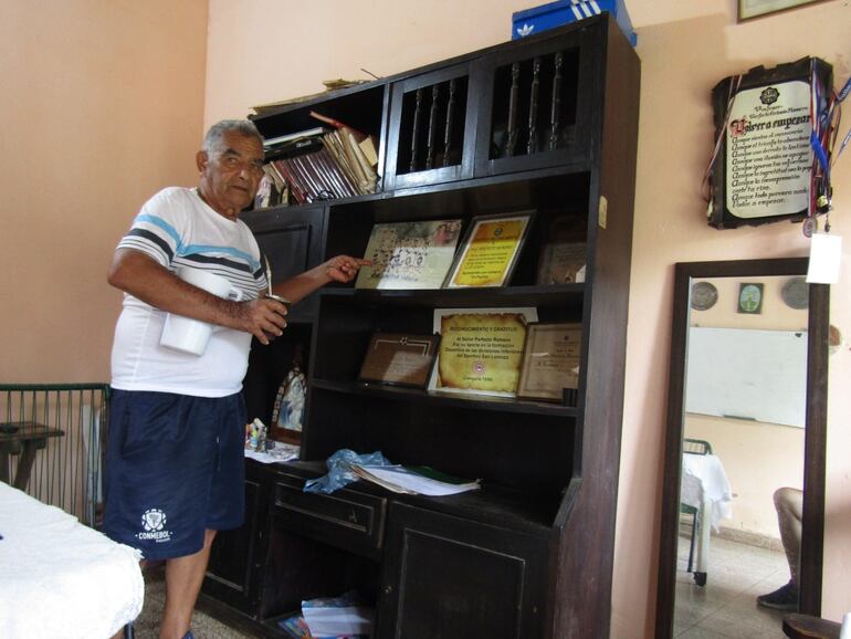 Perfecto Antonio Romero nos abrió las puertas de su casa para un breve diálogo, en Villa Amelia.