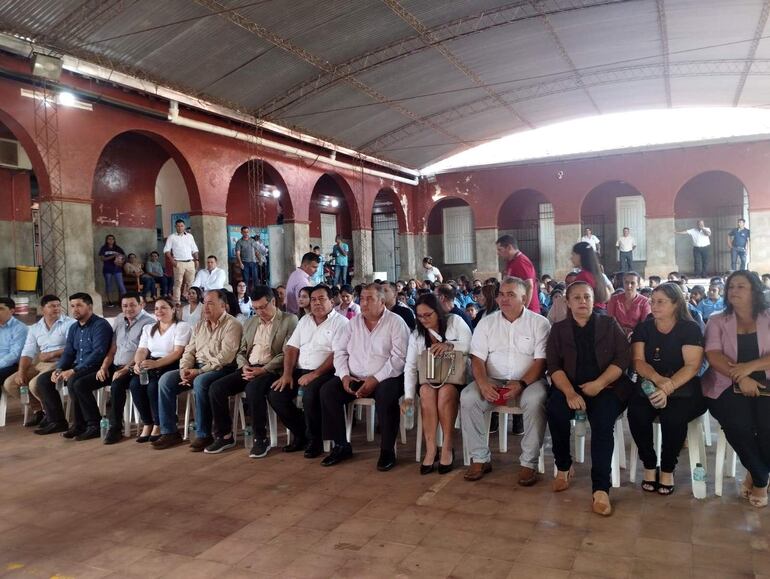 Esta imagen corresponde al acto realizado esta mañana en la escuela 32 Don Carlos Antonio López de Santaní. 