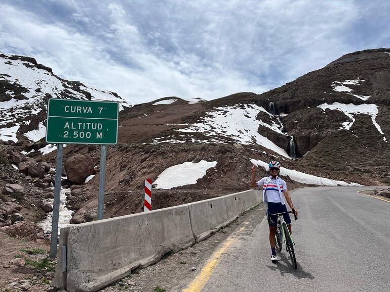 La ciclista paraguaya Agua Marina Espínola (27 años) competirá hoy por un lugar en el podio de Santiago 2023.