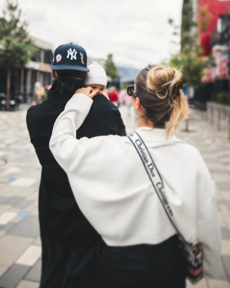 Maluma paseando por Disney con Paris y Susana. (Instagram/Maluma)