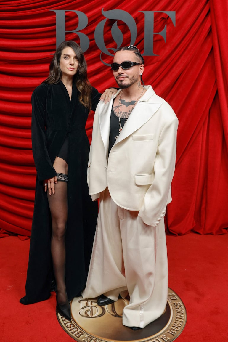 Valentina Ferrer  y  J Balvin.