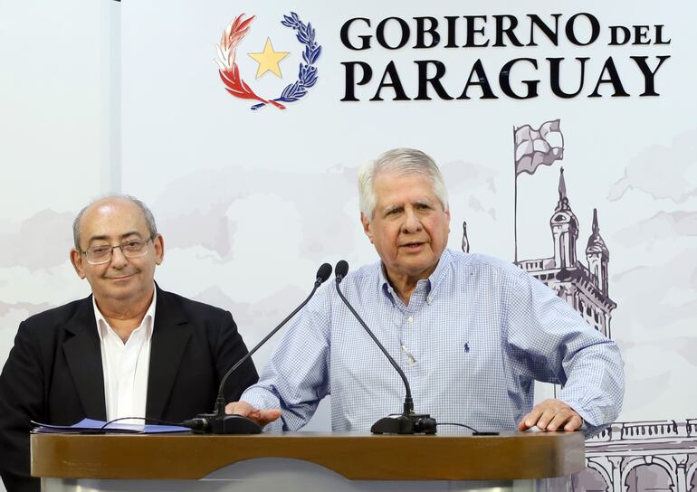 Dr Antonio Cubilla, asesor científico de la Presidencia; Dr. Barán, presidente del Conacyt