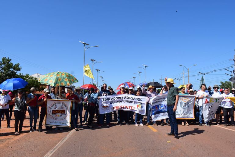 Educadores advierten a diputados de Paraguarí que sitiarán sus viviendas si aprueban Ley de Superintendencia.