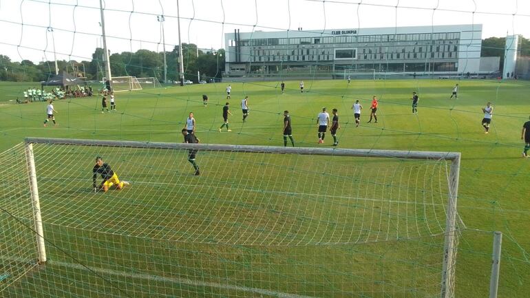 Amistoso en la Villa Olimpia entre jugadores del plantel de Primera y los de la Categoría Reserva.