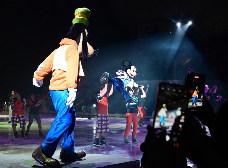 Disney On Ice trajo a 45 patinadores profesionales.