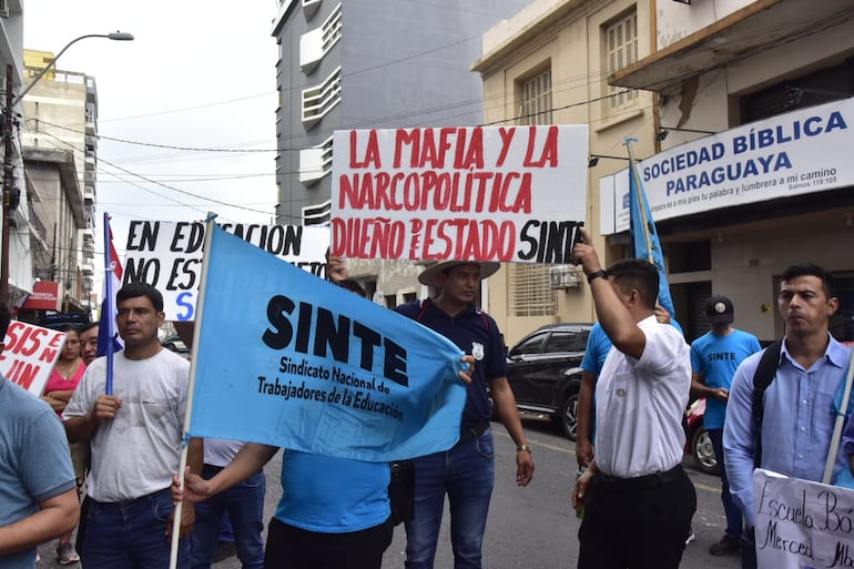 protesta docentes ministerio educación