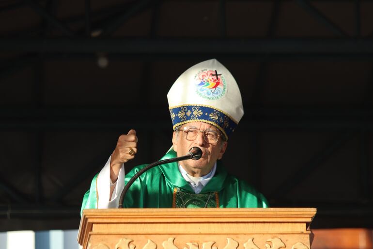 Monseñor Ricardo Valenzuela presidió la misa central en el santuario de Nuestra Señora de los Milagros de Caacupé.