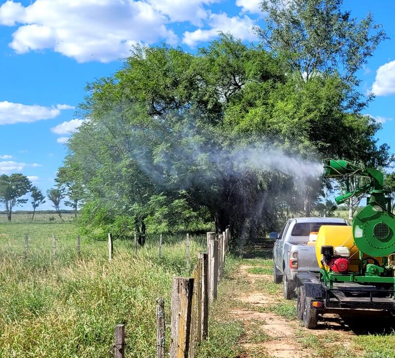 Aplicación de agroquímicos en el Chaco, con un cañón, ya se realizaron 50 veces.