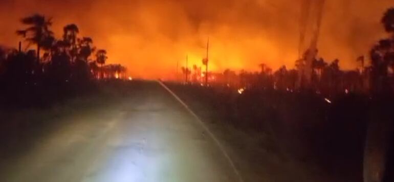 Escena apocaliptica en la noche del viernes en la zona de Fuerte Olimpo.