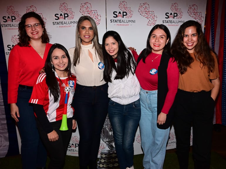 Maite Ouchar, Fátima Morínigo, Liz Montiel, Rita Irala, Teresita Regis y Vera Torres.