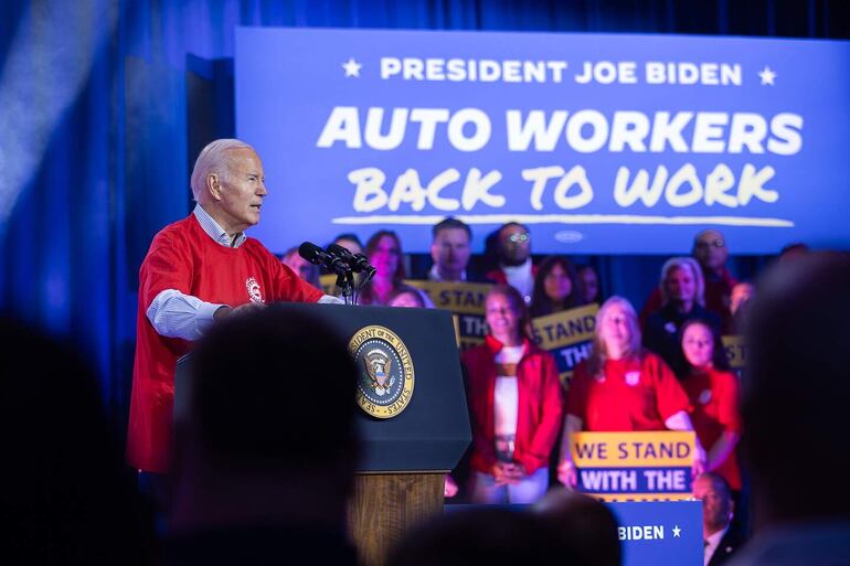 El presidente de Estados Unidos, Joe Biden, habla con miembros de la UAW en Illinois, Estados Unidos.