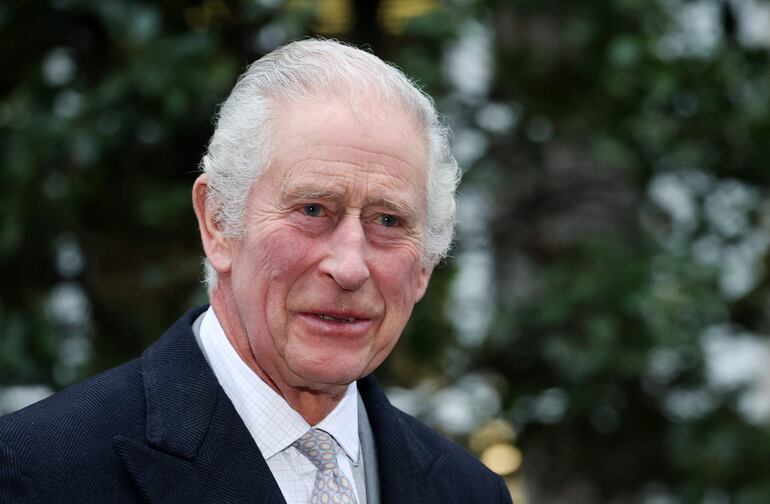 El rey británico Carlos III salió sonriente de la London Clinic de Londres. (EFE/EPA/ANDY RAIN)
