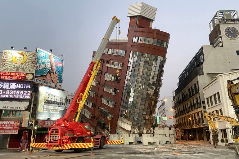 El edificio Uranus en Hualien, después del sismo de 7,4 de magnitud.