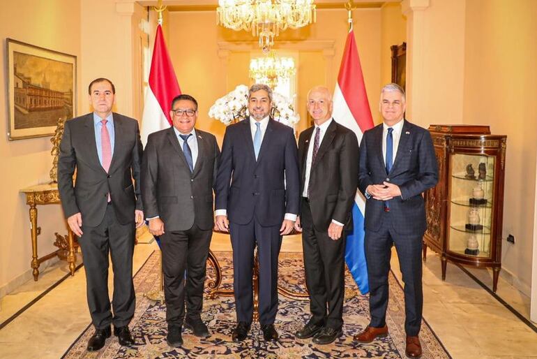 Delegación de congresistas de Estados Unidos mantuvo reunión con el presidente, Mario Abdo Benítez.