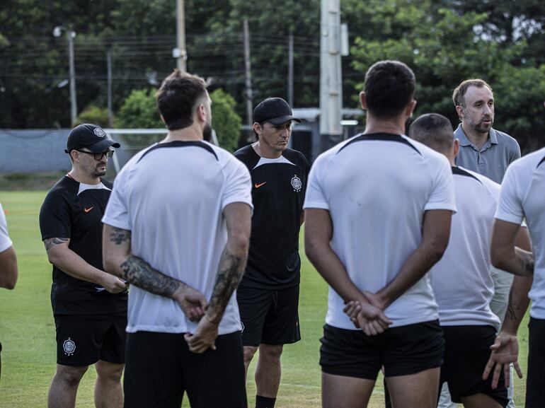 El paraguayo Aureliano Torres en el entrenamiento de Olimpia en la Villa Olimpia, en Fernando de la Mora.