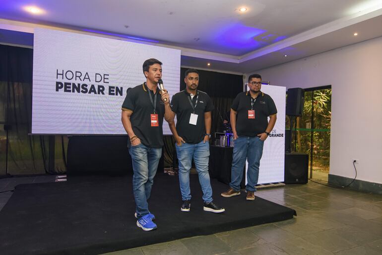 Renato Kuada, Wendel Silva y Mario França durante la capacitación de TCL.