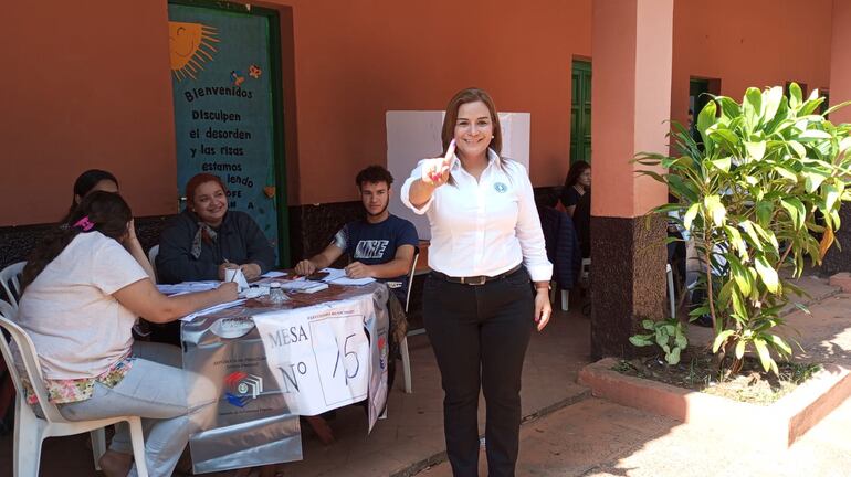 La colorada Laura Gamarra ganó virtualmente la intendencia de la ciudad de Capiatá.