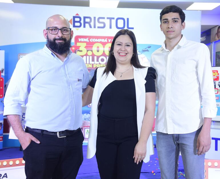 Martín R. Martínez, Rebeca Valenzuela y Gerardo Pintos.