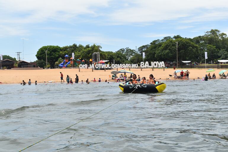 Ayolas: playas fueron el destino para aplacar las altas temperaturas del primer día del 2025