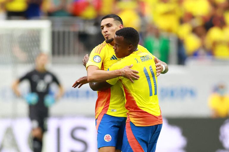 Daniel Muñoz (21), jugador de la selección de Colombia, celebra un gol en el partido frente a Paraguay por la primera fecha del Grupo D de la Copa América 2024 en el NRG Stdium, en Houston, Texas.