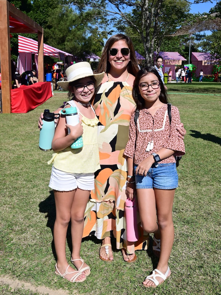 Belén Gómez, Alejandra e Ivanna Rolón.