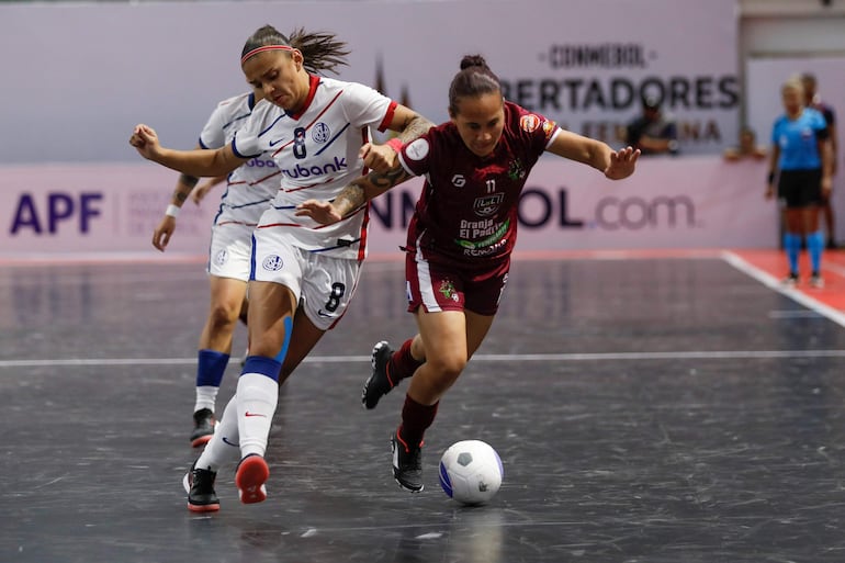 Rosa Aquino (d),  en el juego que Ysaty perdió con San Lorenzo.