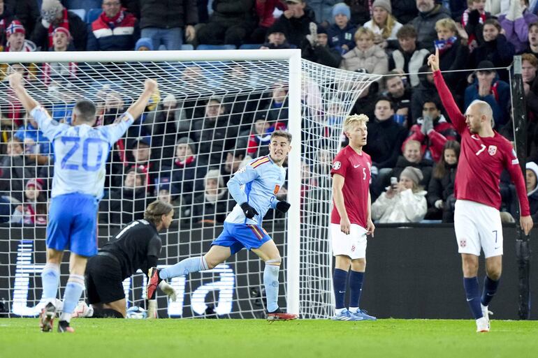 El español Gavi celebra marcar el gol 0-1 durante el partido de fútbol de clasificación del grupo A de la UEFA EURO 2024 entre Noruega y España, en Oslo, Noruega, el 15 de octubre de 2023.