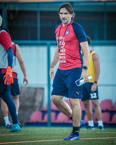 Diego Martínez, DT de Cerro Porteño, pone marcha inicial a los entrenamientos de pretemporada.