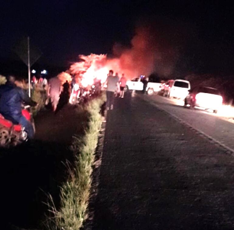 Madre e hija mueren calcinadas en un siniestro automovilístico.