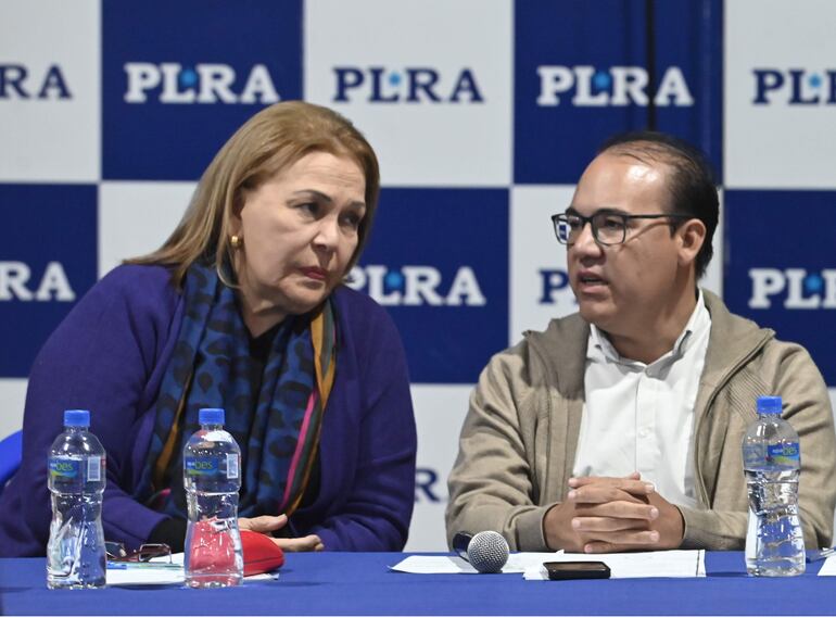 La secretaria general del PLRA, Blanca Lila Mignarro y el titular del PLRA, Hugo Fleitas. 