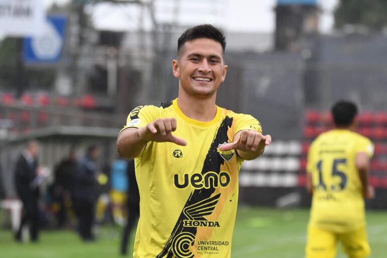 Lucas González, delantero del Deportivo Recoleta, goleador del torneo de la División Intermedia, con 19 anotaciones.