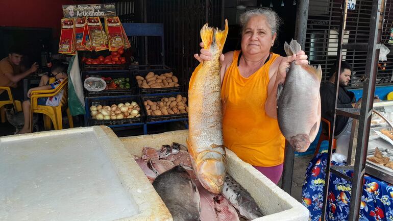 Isabel Mendoza, cuenta con más de 400 kilos de pescado, que buscará vender todo en diez días.