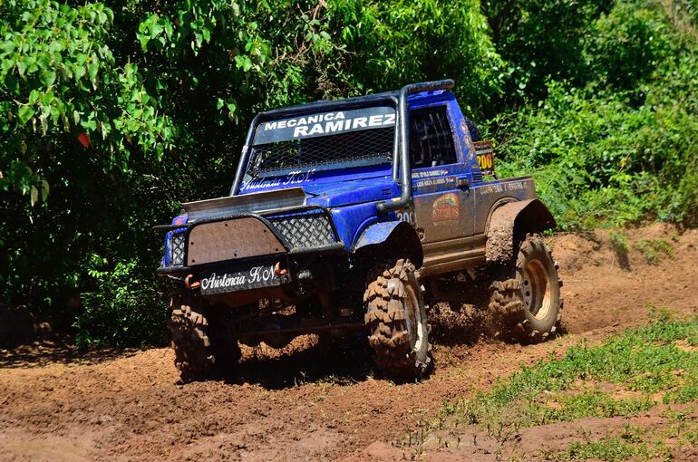 El Suzuki Samurai de Angel Ramírez y Sonia Franco, se quedó con el primer lugar en la TT2.