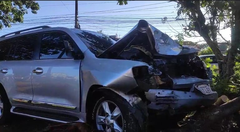 La camioneta quedó con daños materiales y el conductor sufrió lesiones en el accidente de tránsito.