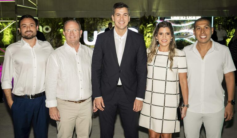 Juan Manuel Gustale, Camilo Pérez López Moreira, el presidente de la República, Santiago Peña, Laura Vargas y Miguel Vázquez.