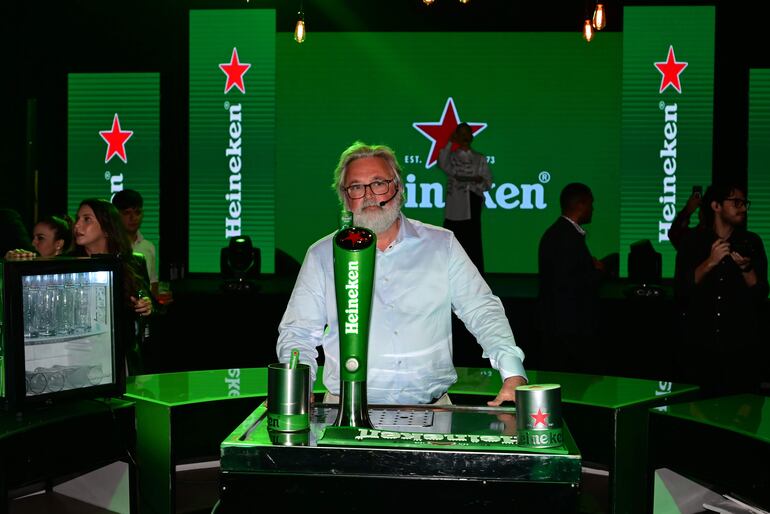 El maestro Cervecero Global de la compañía, Willem Van Waesberghe.