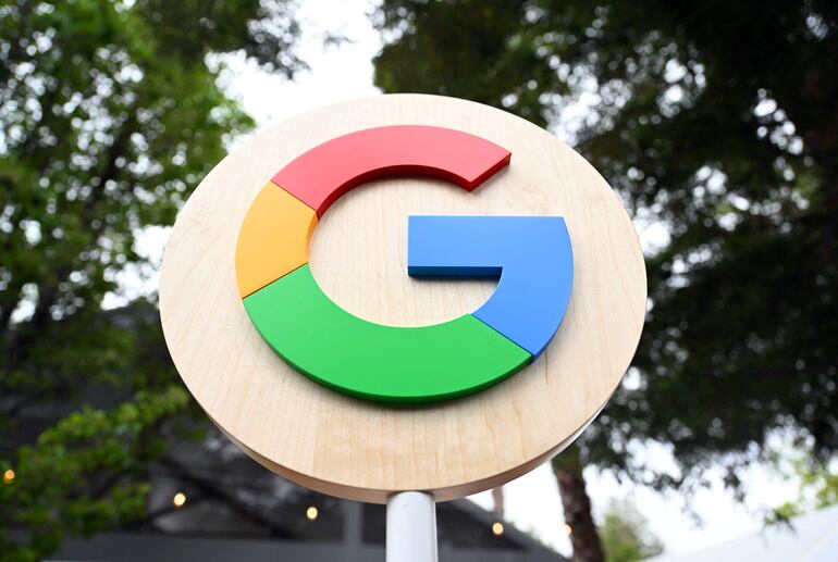 Google anunció este viernes que comenzó una prueba para eliminar enlaces hacia sitios de noticias de California, en Estados Unidos, en rechazo a un proyecto de ley que prevé el pago de una comisión a los medios de comunicación.