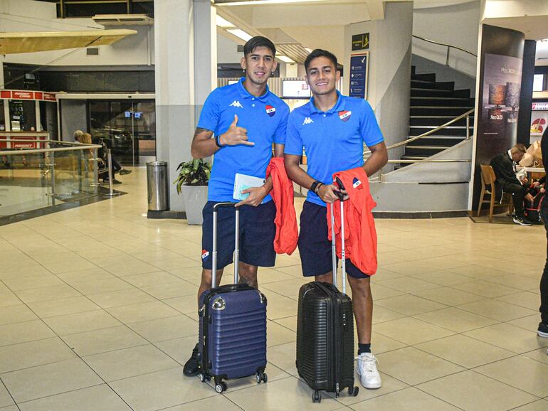 Los jugadores de Nacional en el Aeropuerto Internacional Silvio Pettirossi antes del viaje a la ciudad de Lima, sede de la revancha de la Fase 1 de la Copa Libertadores 2025.