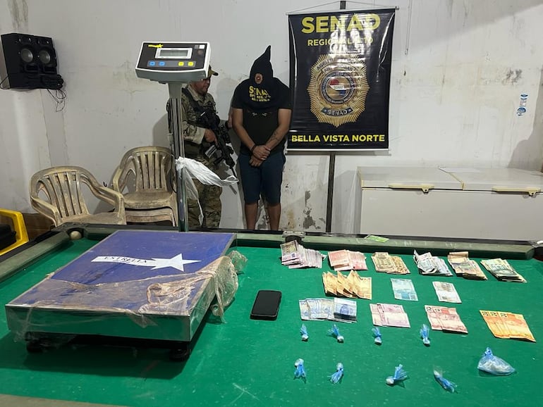 Agentes Especiales de la Secretaría Nacional Antidrogas (Senad), pertenecientes al Departamento Regional N° 10 en Bella Vista Norte, llevaron a cabo dos operativos que resultaron en la detención de dos personas involucradas en la venta de drogas al menudeo. Los procedimientos fueron supervisados por el agente fiscal Celso Morales.