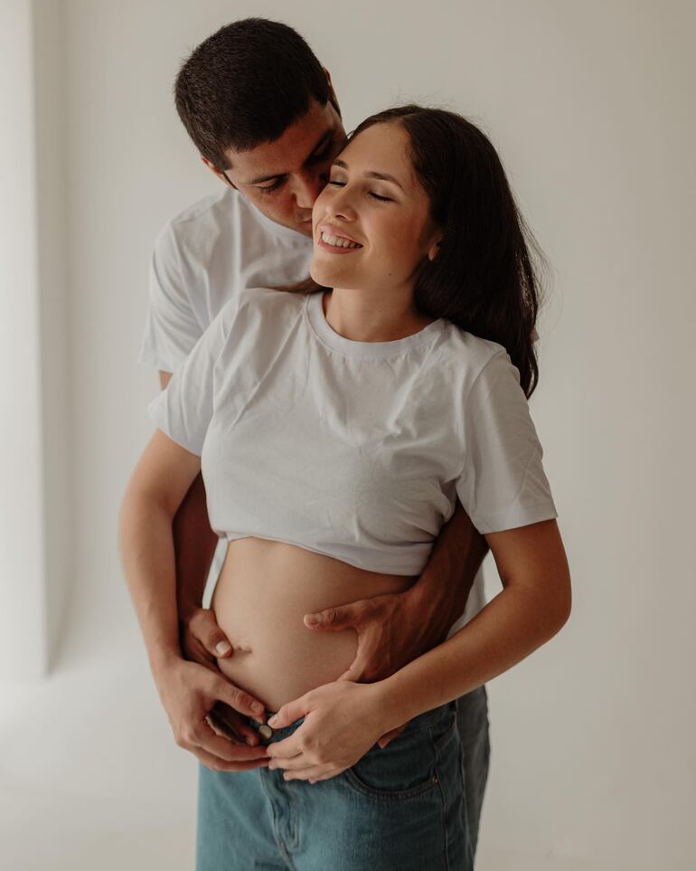 Robert Rojas y Karen Bernal aguardan felices a su segundo hijo. (Instagram/Karen Bernal)