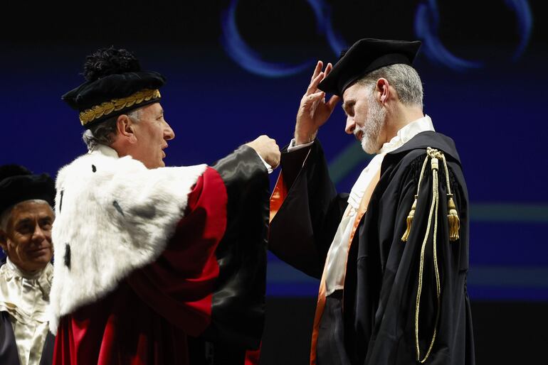 El rey Felipe VI ha sido investido como Doctor Honoris Causa por la Universidad Federico II de Nápoles.