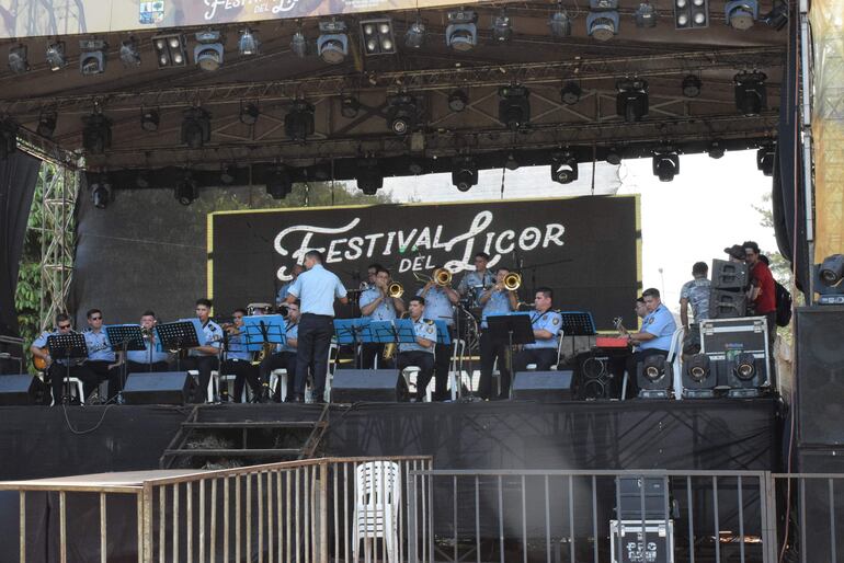 El Jazz Band de la Policía Nacional estuvo por primera vez en Yegros.