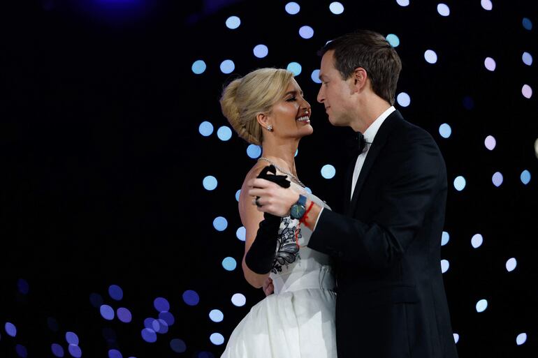 Ivanka Trump baila con su esposo Jared Kushner en el baile inaugural de la presidencia número 47 de los Estados Unidos.