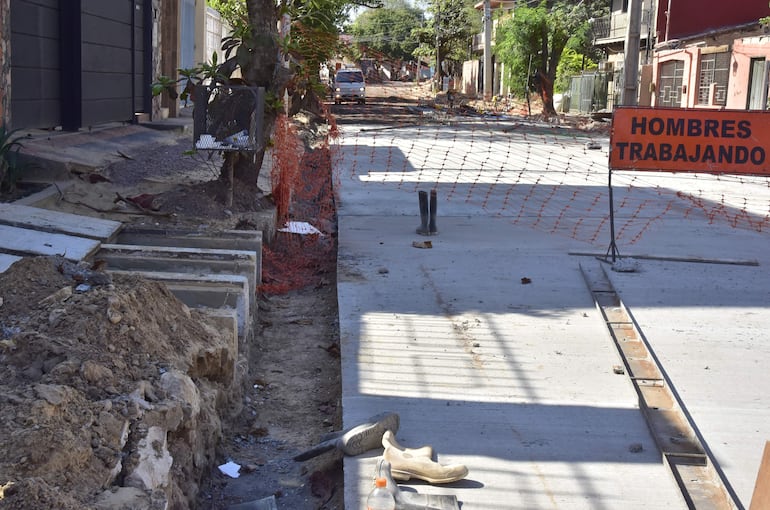 Obras de desagüe en zona Molas López, Sgto Esteban Martínez c/ Roberto Rueda, barrio Trinidad.