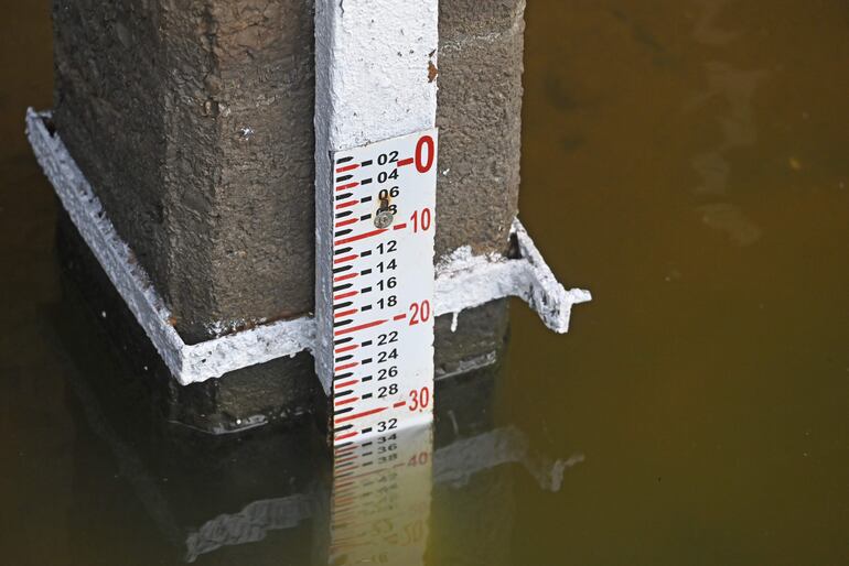 Nivel del río Paraguay en el Puerto de Asunción, estaba en -0,32 este lunes, marca que está a solo 43 centímetros del record histórico de bajante.