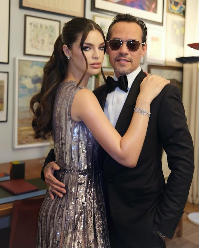 ¡De gala! Nadia Ferreira y Marc Anthony asistieron muy elegantes a la fiesta de los 50 años de Victoria Beckham.