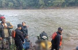 El cuerpo fue hallado a orillas del río Monday.