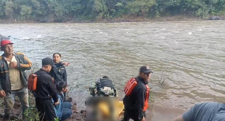 El cuerpo fue hallado a orillas del río Monday.