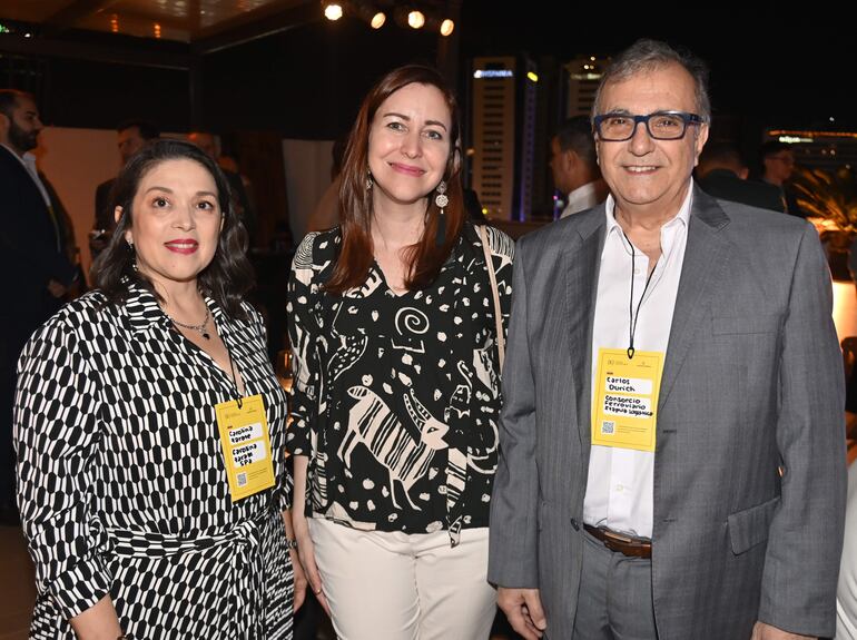 Carolina Zárate, Alicia Barrios y Carlos Durich. 